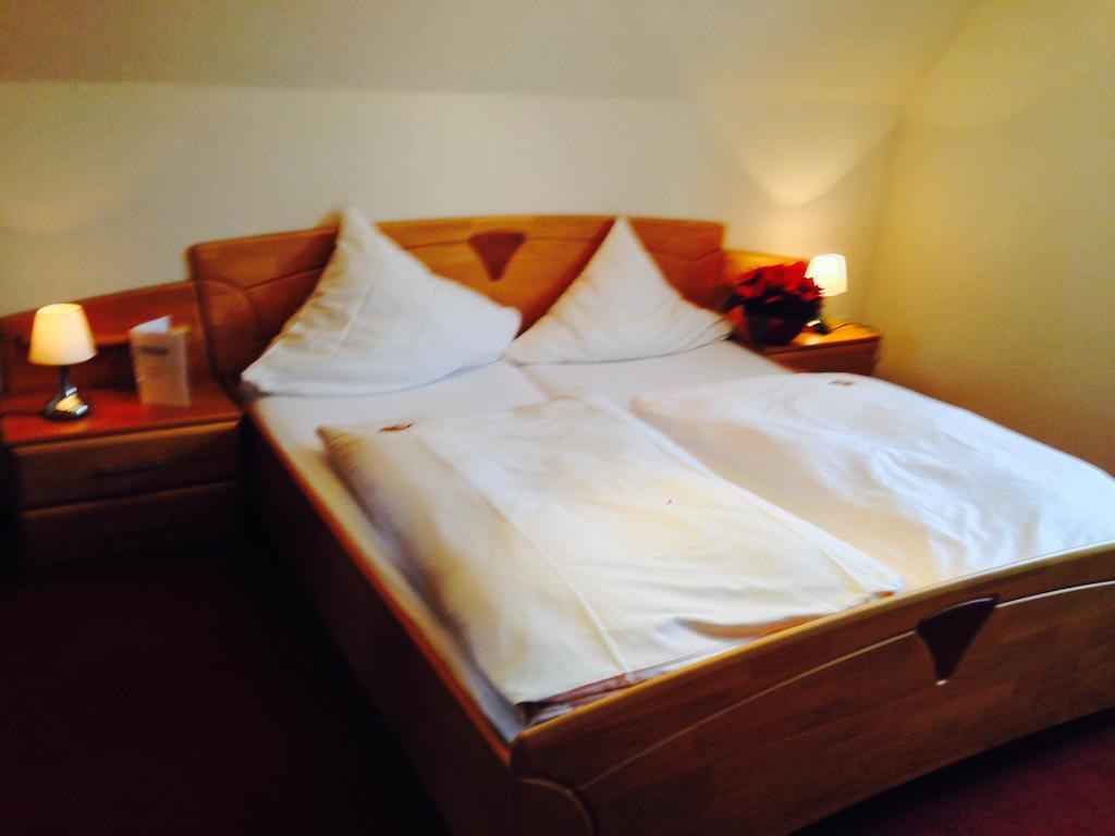 Hotel Eisenkrug Dinkelsbuehl Room photo